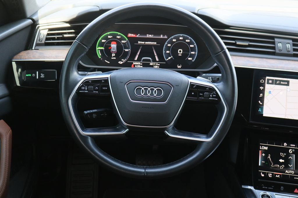 Used 2022 Audi e-tron Premium Plus w/ Premium Plus Package AWD/4WD image 13