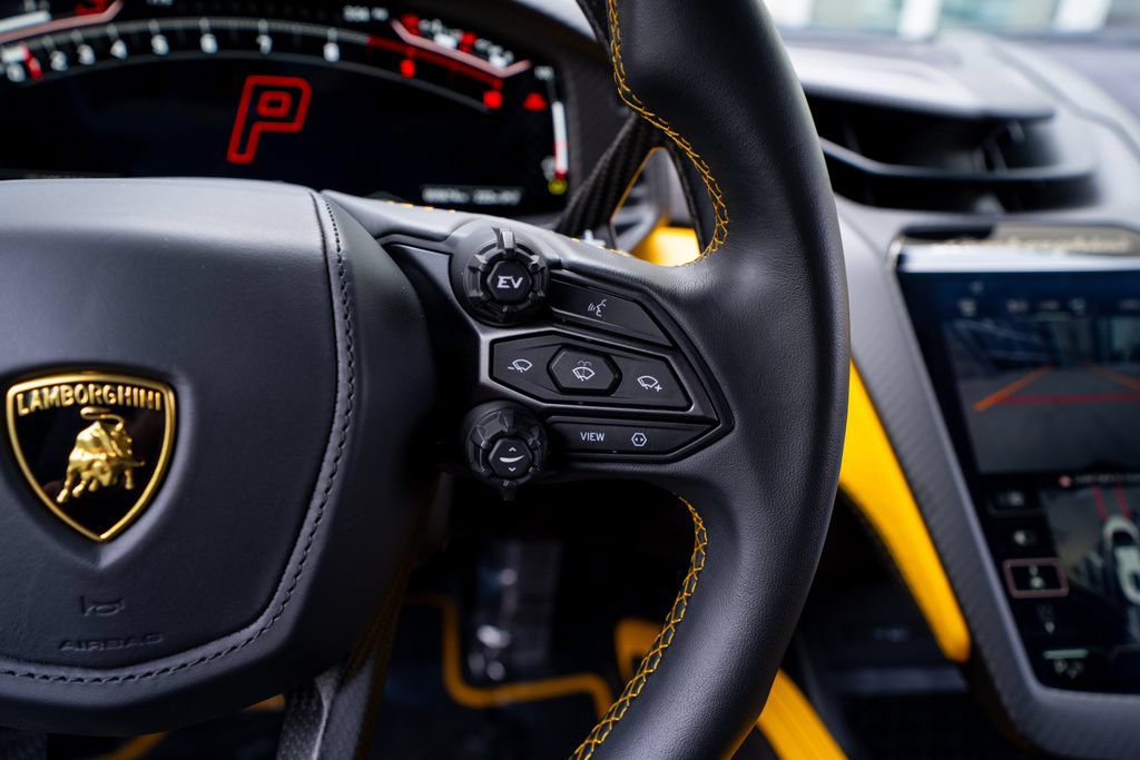Used 2024 Lamborghini Revuelto AWD/4WD image 43
