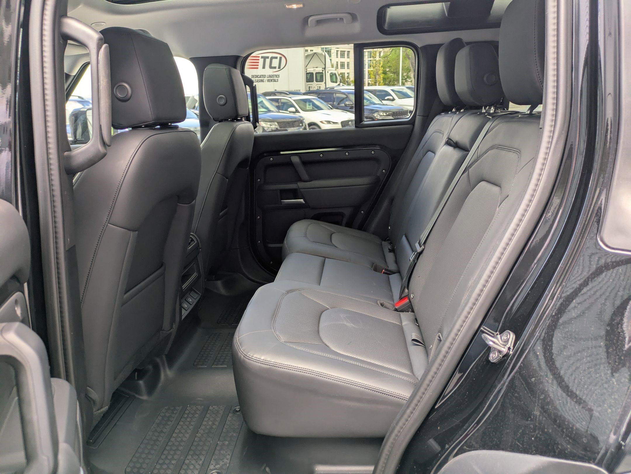 Certified 2025 Land Rover Defender 110 S AWD/4WD image 31