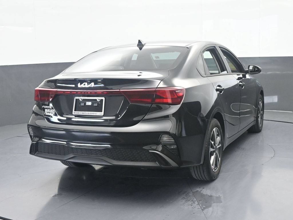 Used 2024 Kia Forte LXS w/ LXS Technology Package FWD image 5
