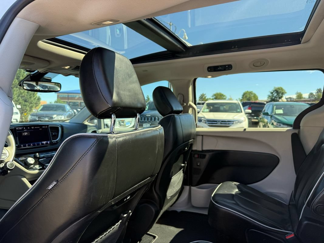 Used 2021 Chrysler Pacifica Limited AWD/4WD image 17