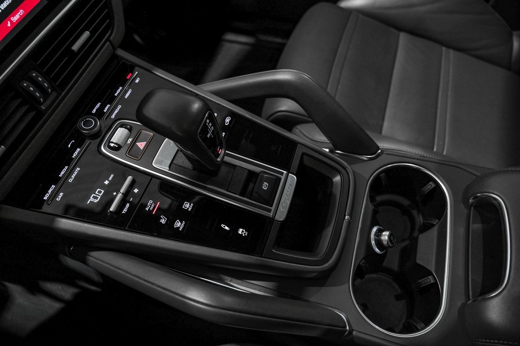 Used 2020 Porsche Cayenne Turbo image 24