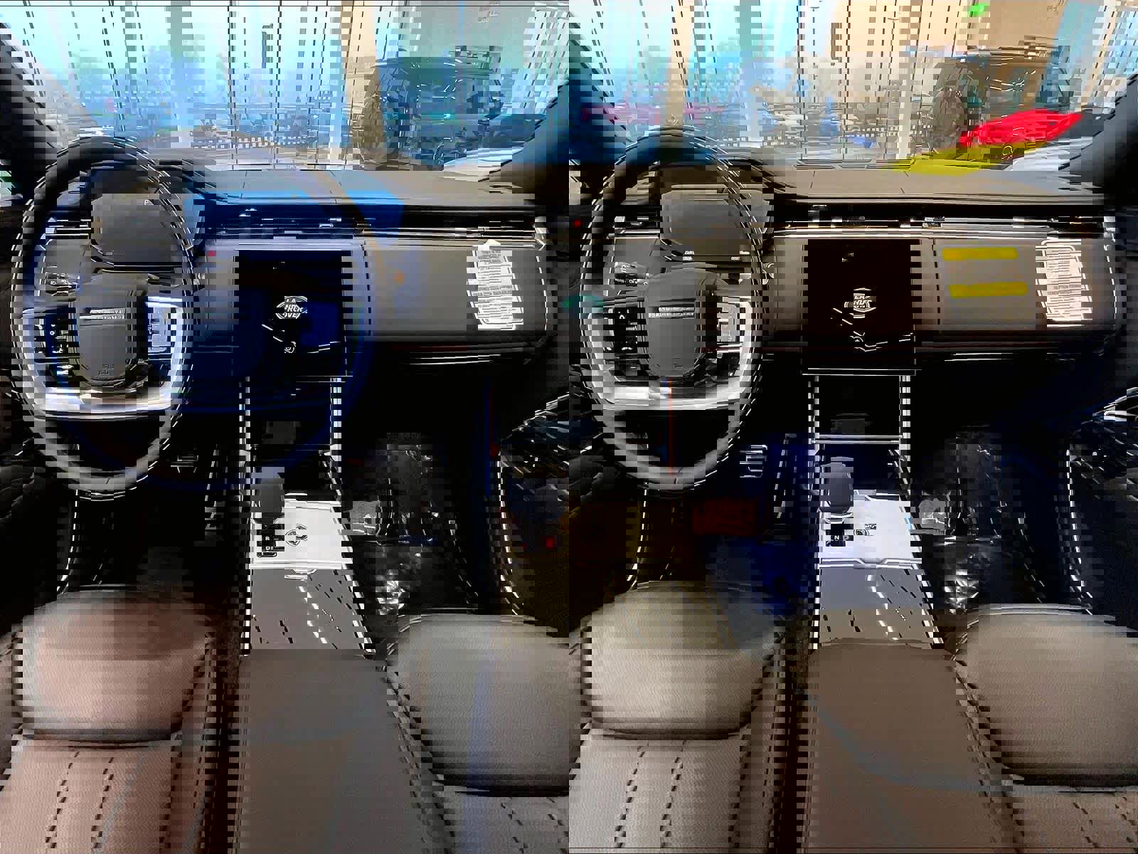 New 2025 Land Rover Range Rover SE image 6