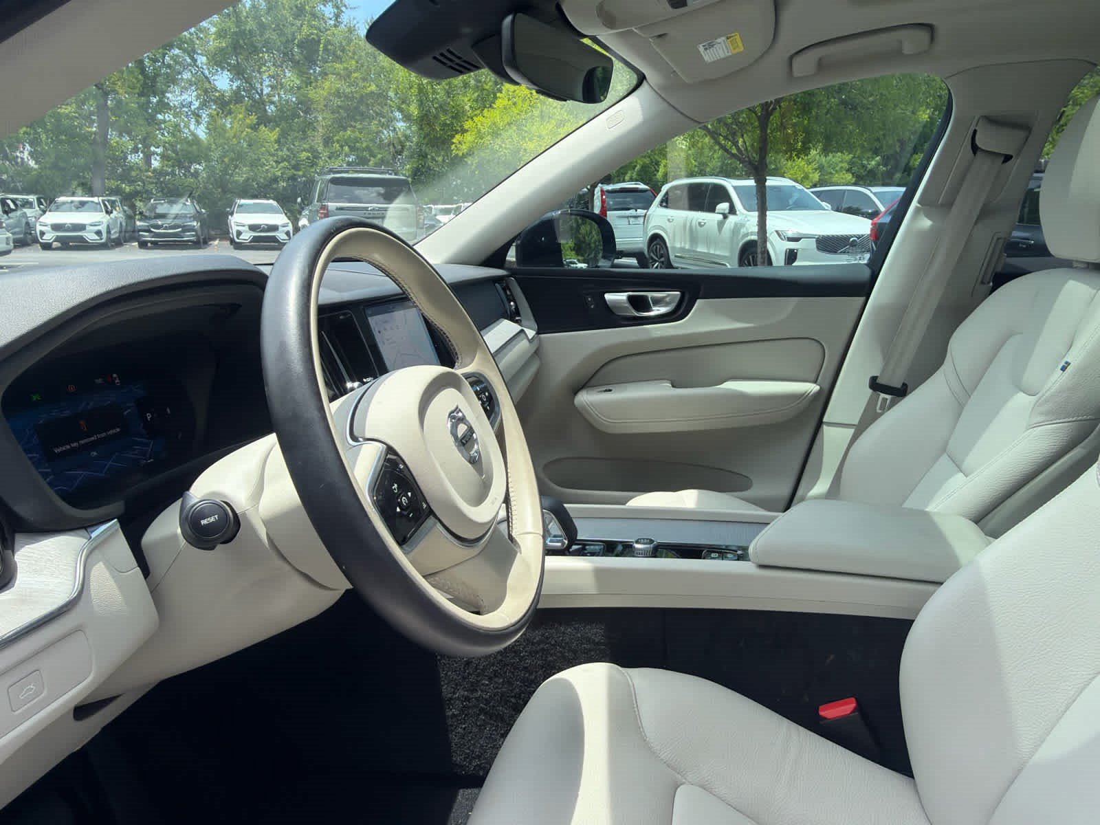 Used 2024 Volvo XC60 B5 Plus w/ Protection Package Premier AWD/4WD image 29