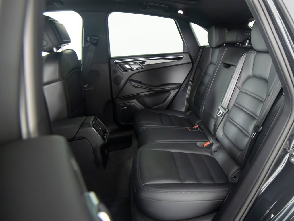 Certified 2026 Porsche Macan AWD/4WD image 40