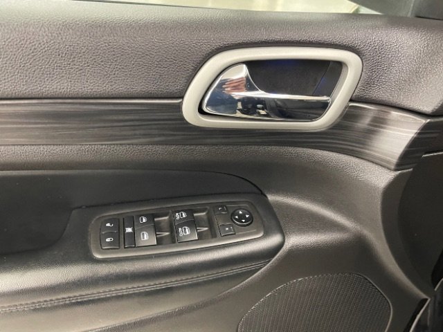 Used 2021 Jeep Grand Cherokee Laredo image 26