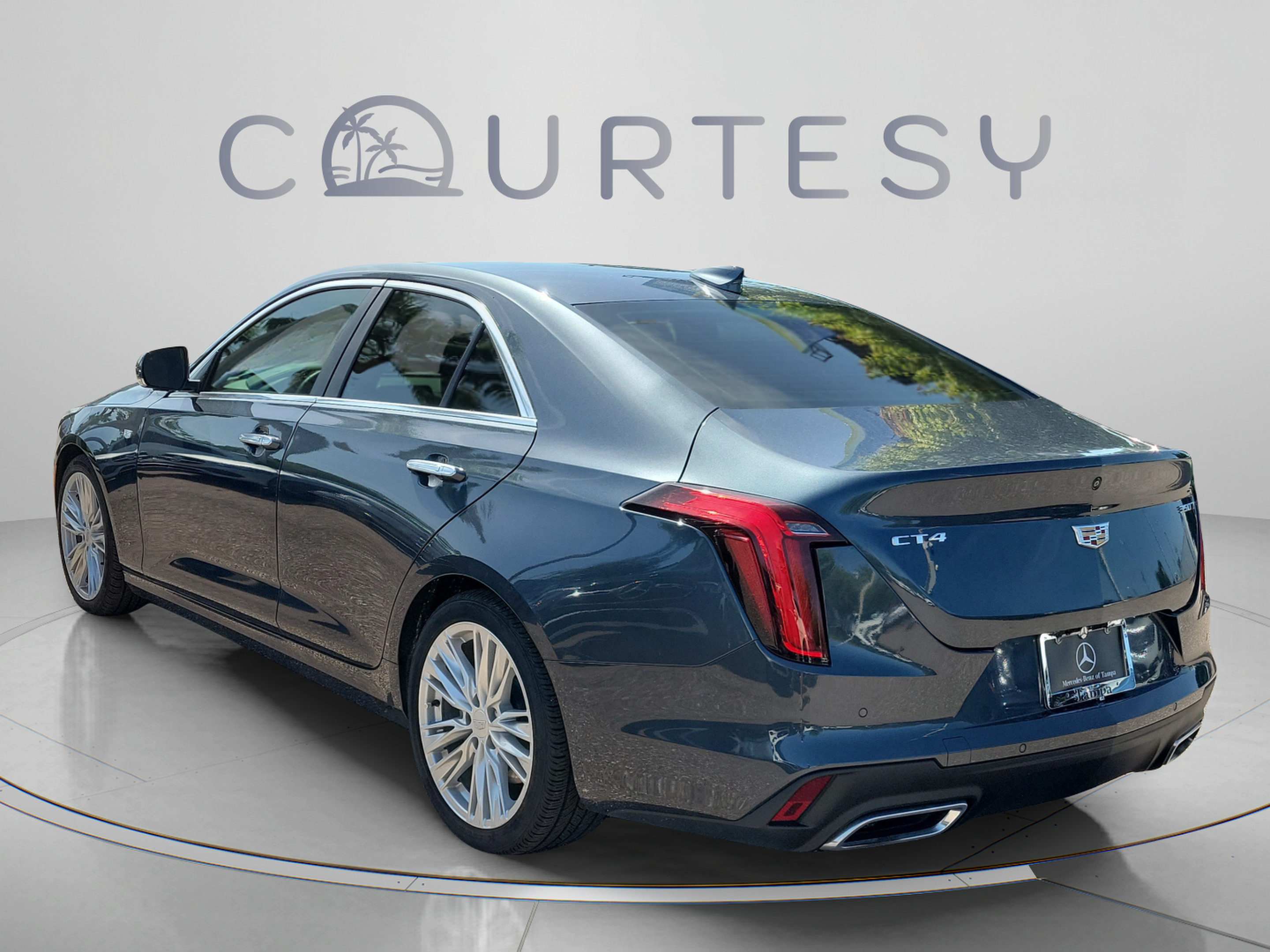 Used 2021 Cadillac CT4 Premium Luxury RWD image 2
