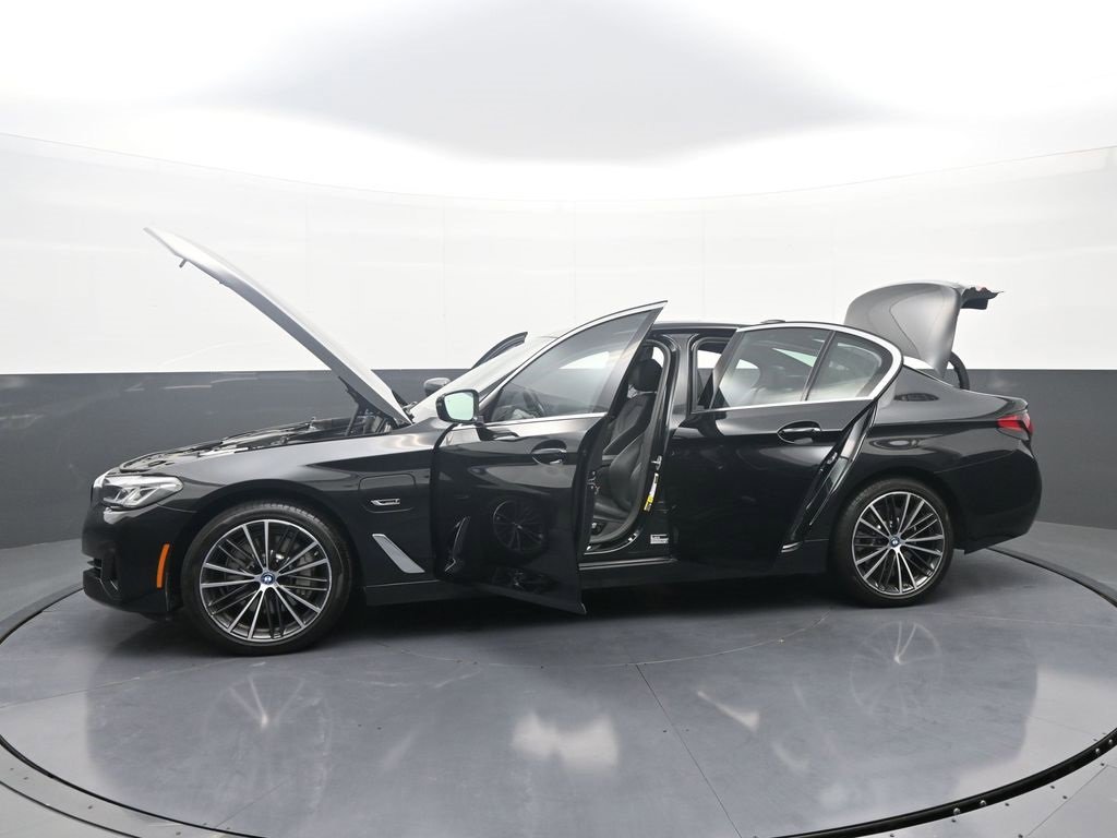 Used 2023 BMW 530e xDrive w/ Executive Package image 41