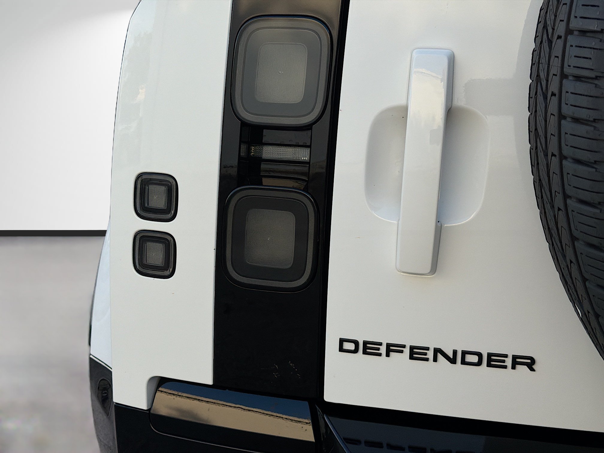 New 2026 Land Rover Defender 110 X-Dynamic SE AWD/4WD image 10
