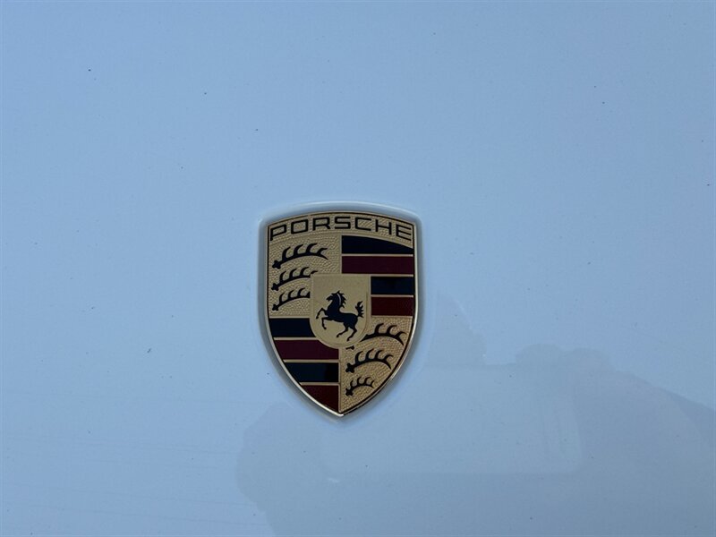 Used 2025 Porsche Macan Turbo AWD/4WD image 30