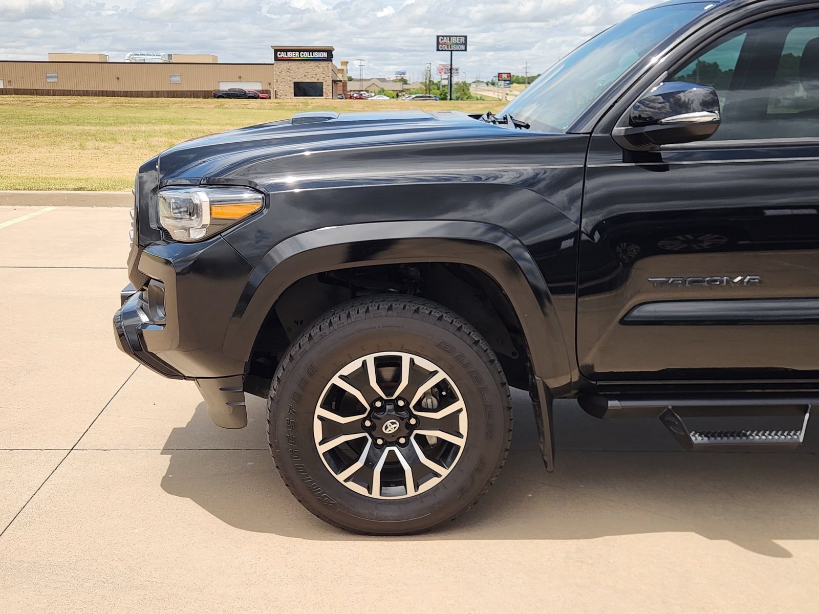 Used 2023 Toyota Tacoma TRD Sport w/ Technology Package RWD image 9
