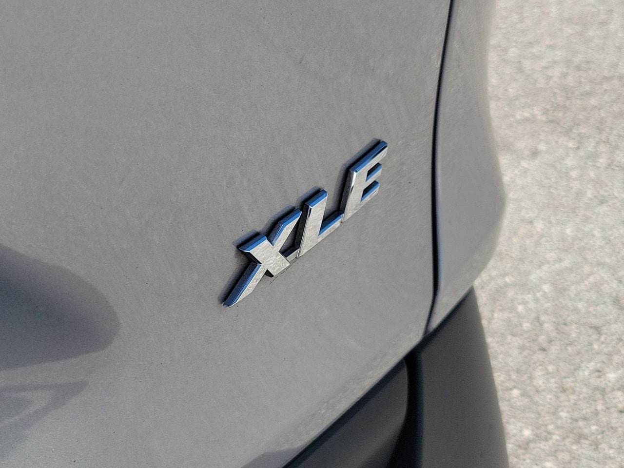 Used 2019 Toyota RAV4 XLE Premium w/ Cold Weather Package FWD image 8