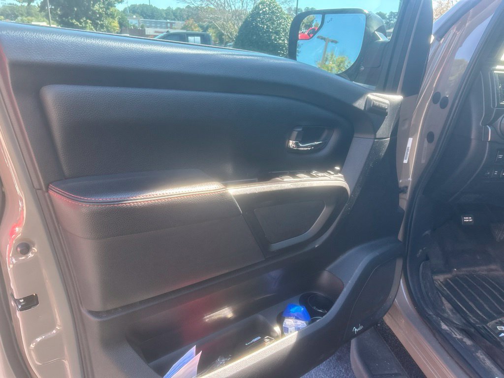 Used 2020 Nissan Titan PRO-4X w/ Pro-4x Convenience Package AWD/4WD image 8