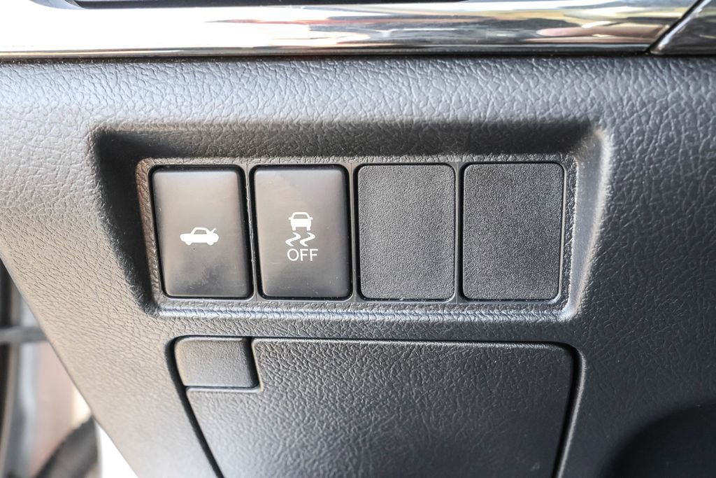 Used 2014 Toyota Avalon Limited image 16