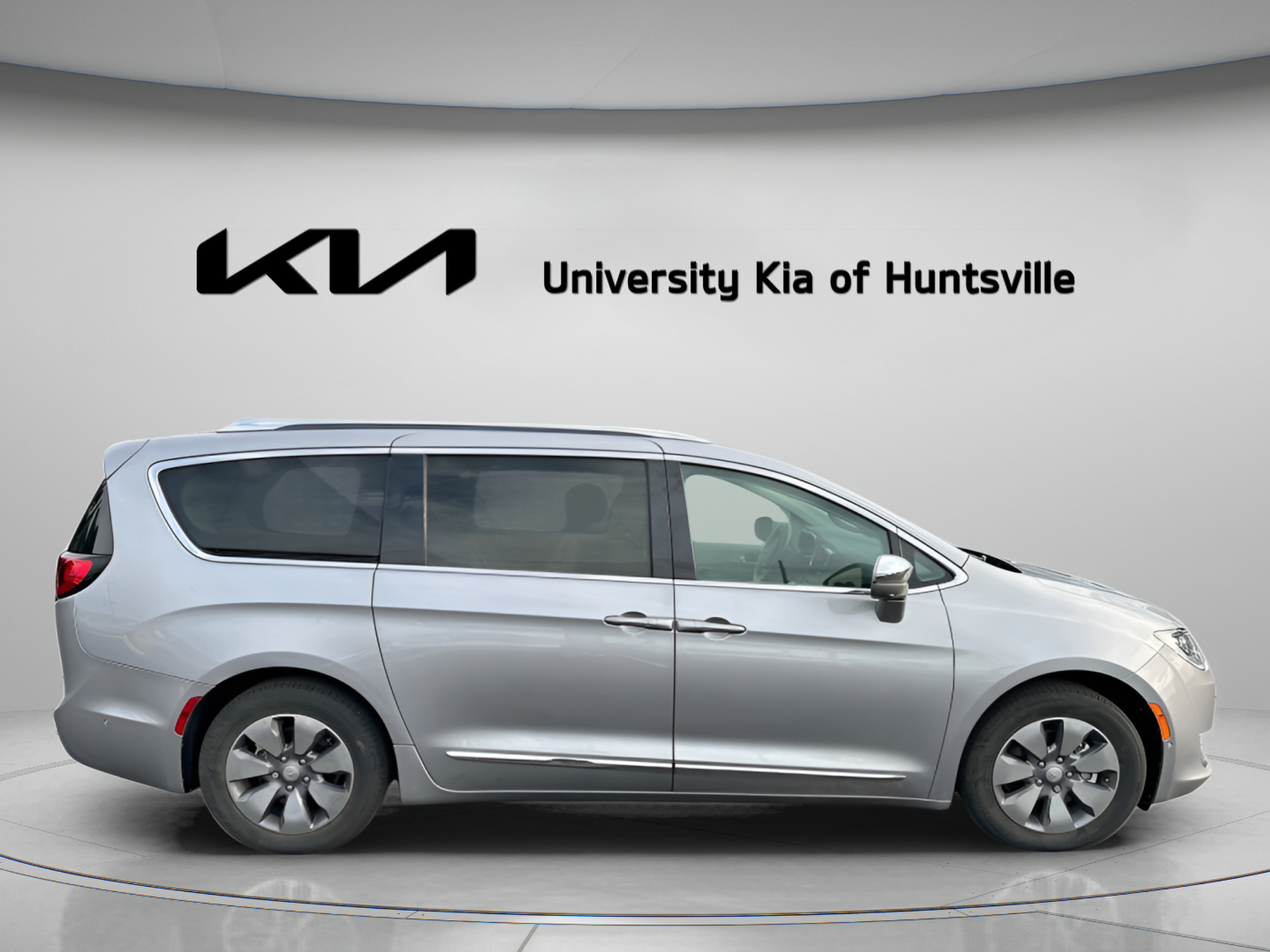 Used 2018 Chrysler Pacifica Limited w/ Advanced Safetytec Group FWD image 9