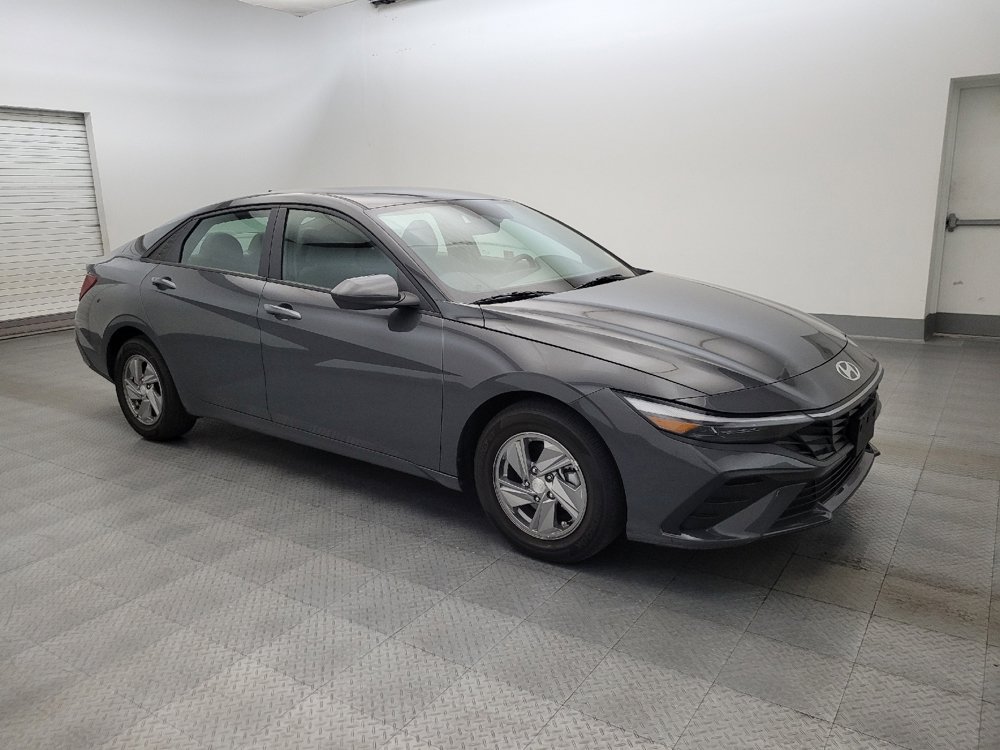 Used 2024 Hyundai Elantra SE FWD image 11