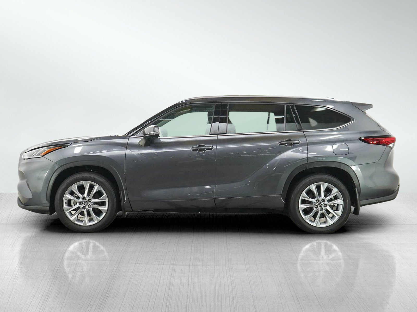 Used 2023 Toyota Highlander Limited AWD/4WD image 2