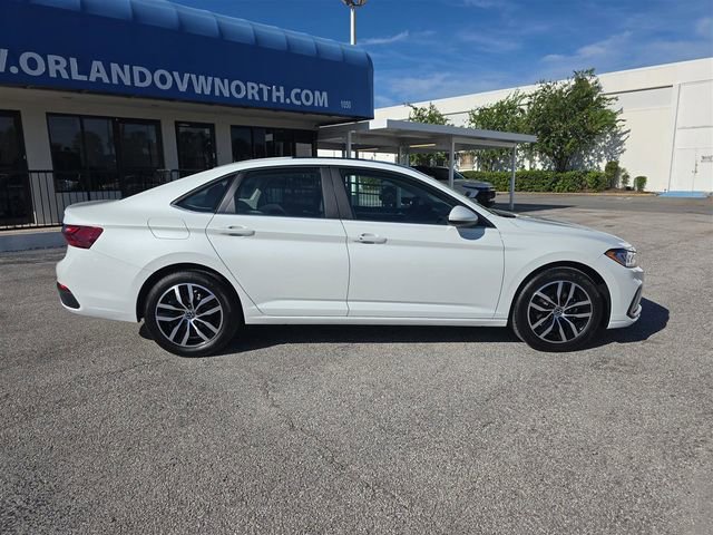 New 2025 Volkswagen Jetta SE image 3