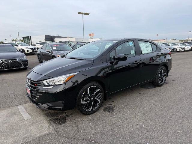 New 2025 Nissan Versa SR w/ Trunk Package FWD image 3