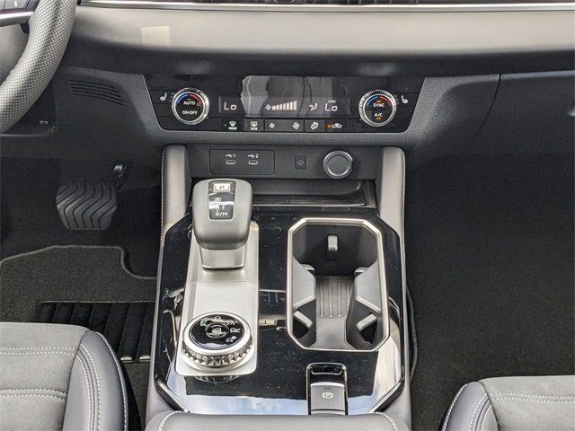 New 2025 Mitsubishi Outlander SE image 17