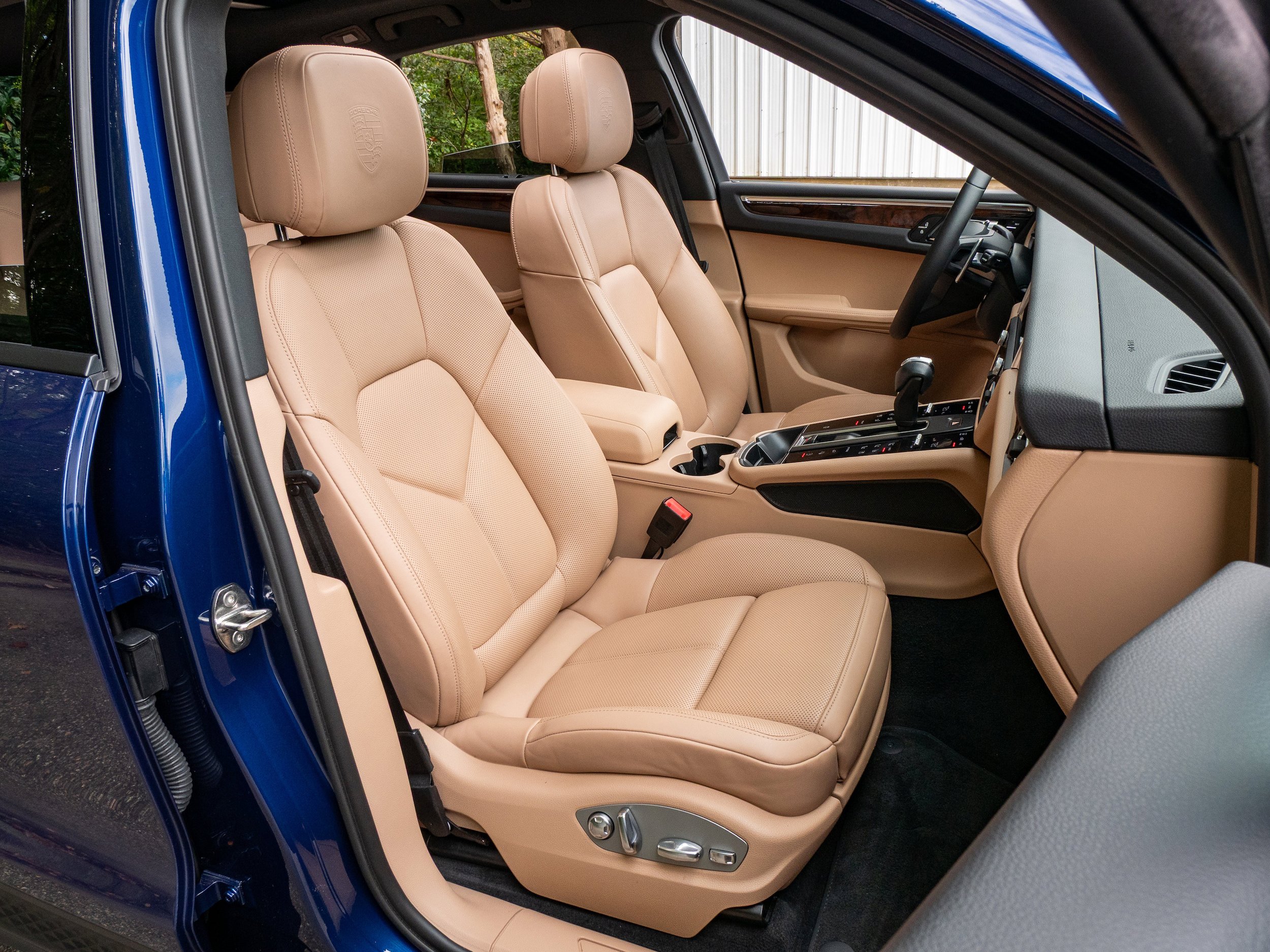 Certified 2024 Porsche Macan AWD/4WD image 33