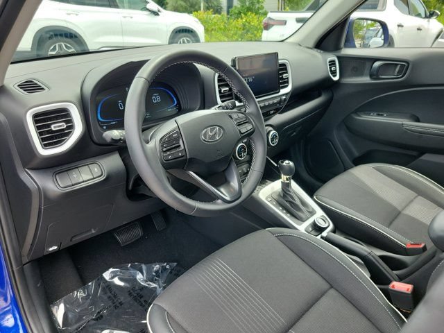 Used 2025 Hyundai Venue Limited FWD image 15