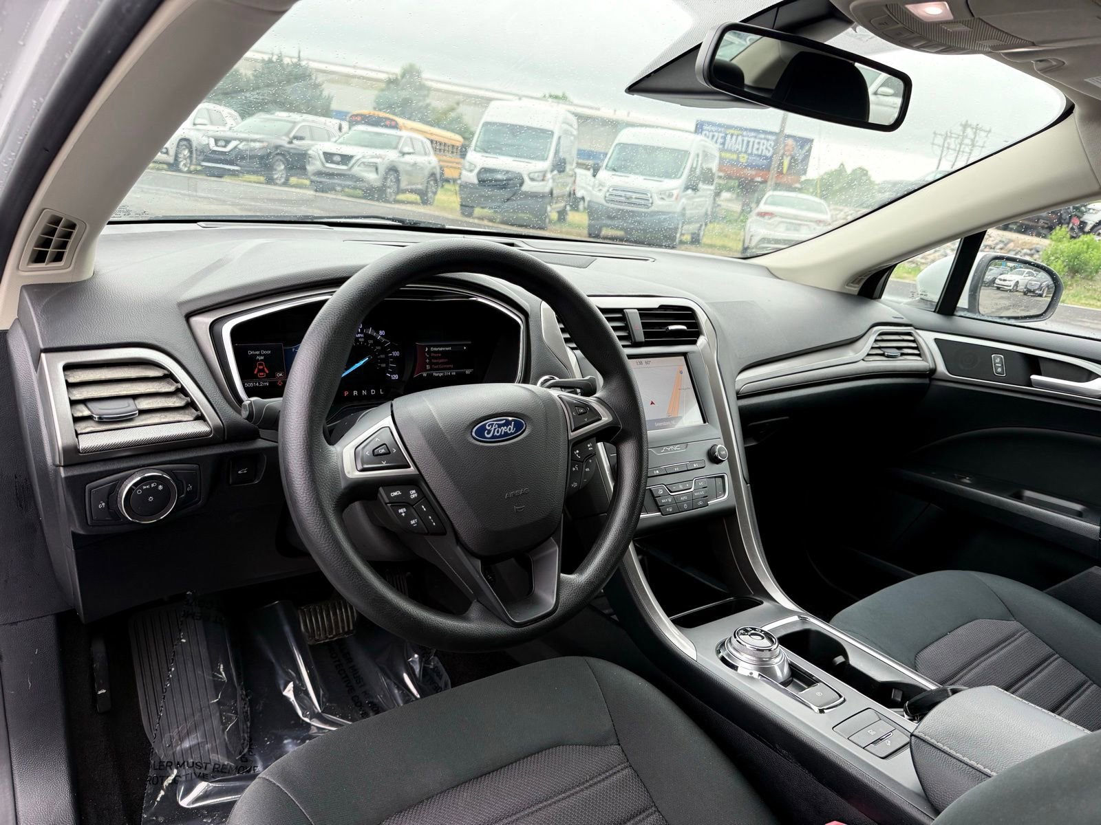 Used 2019 Ford Fusion SE FWD image 14