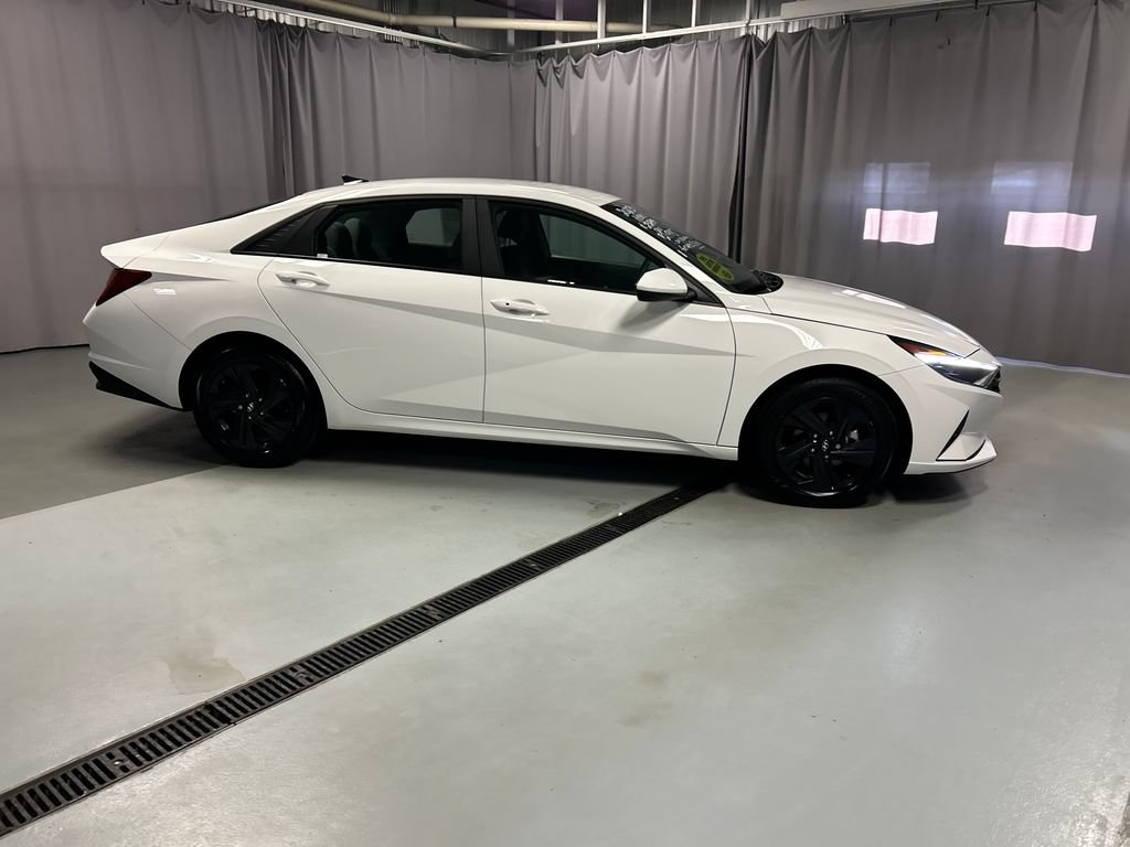 Used 2023 Hyundai Elantra Blue FWD image 8