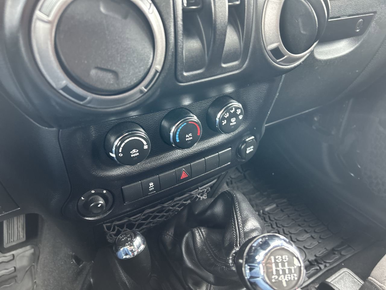 Used 2015 Jeep Wrangler Sport AWD/4WD image 26