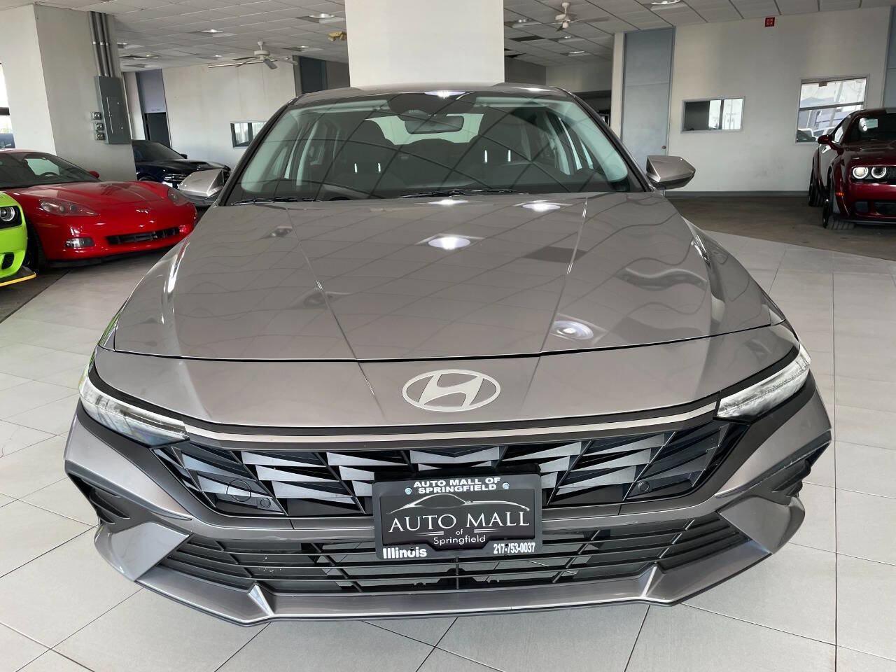 Used 2024 Hyundai Elantra SEL image 2