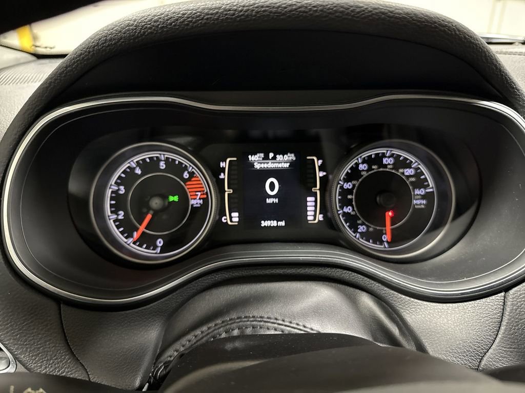 Used 2020 Jeep Cherokee Latitude w/ Cold Weather Group image 12