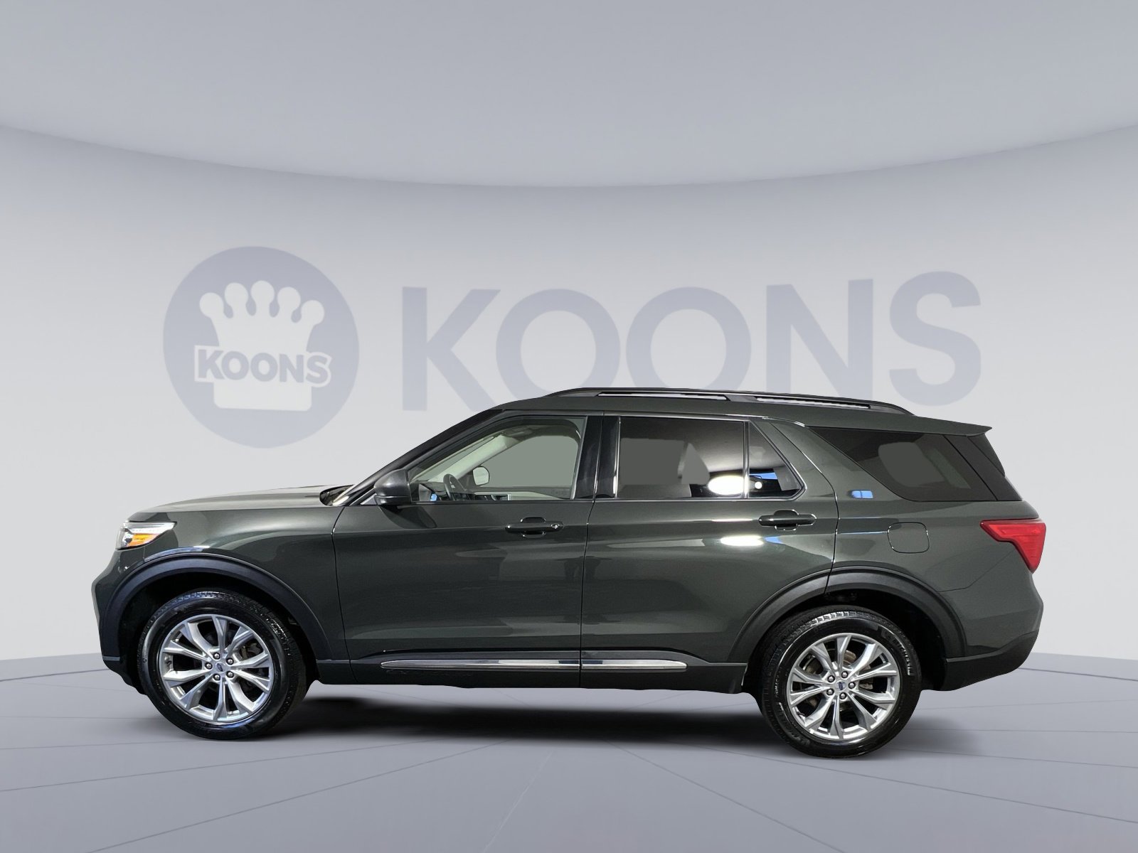 Used 2022 Ford Explorer XLT w/ Equipment Group 202A image 2