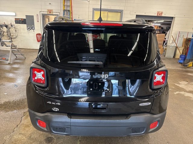 Used 2018 Jeep Renegade Latitude w/ Popular Equipment Group image 5