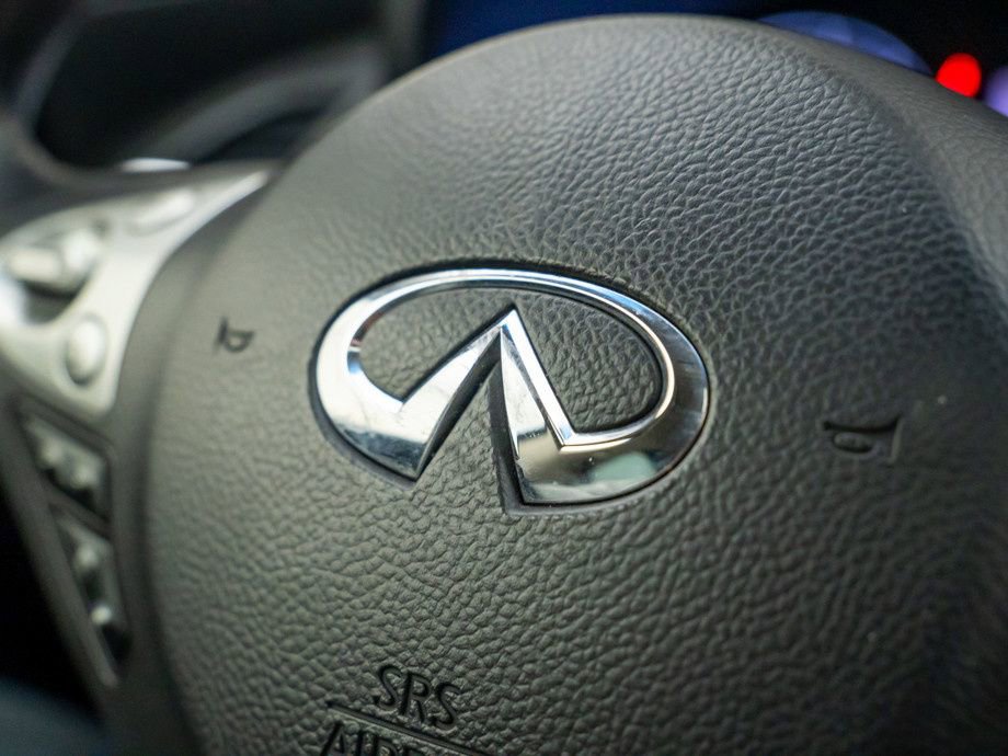 Used 2017 INFINITI QX70 AWD w/ Premium Package image 31