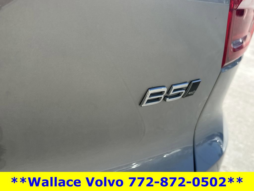 Used 2025 Volvo XC40 B5 Core image 10