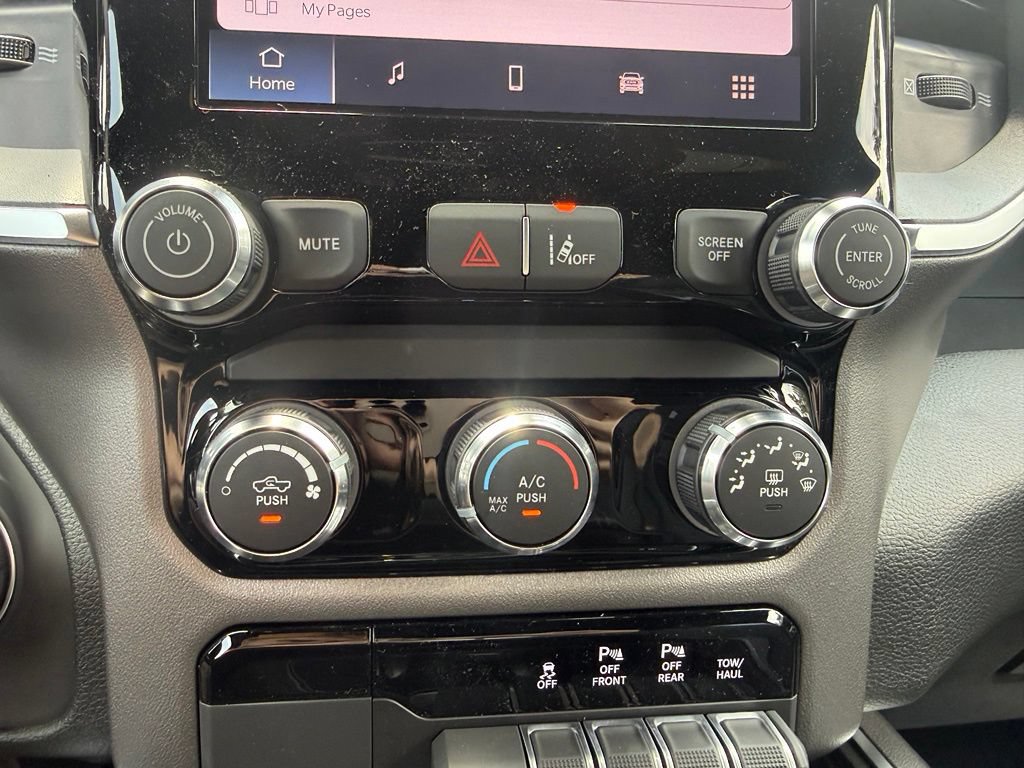 New 2026 RAM 1500 Express AWD/4WD image 21