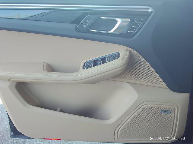 Used 2018 Porsche Macan AWD/4WD image 15
