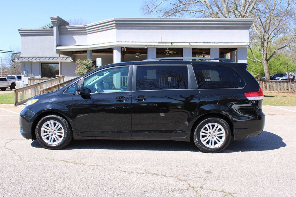 Used 2012 Toyota Sienna XLE image 4