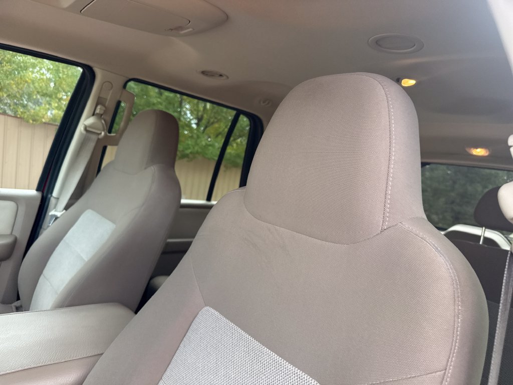 Used 2004 Ford Expedition XLT AWD/4WD image 12