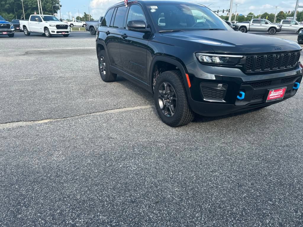 New 2024 Jeep Grand Cherokee Trailhawk w/ Luxury Tech Group III AWD/4WD image 9