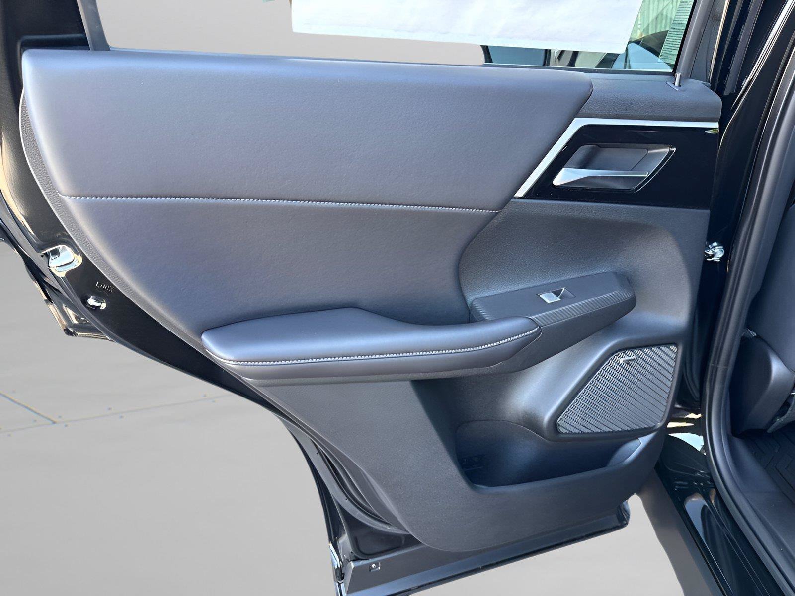 New 2026 Mitsubishi Outlander LE FWD image 30