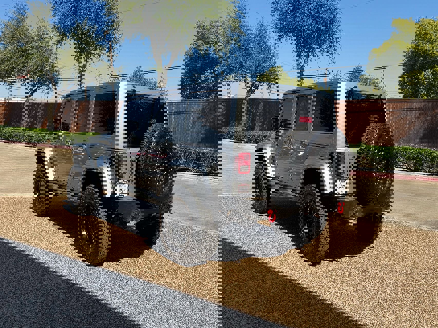 Used 2013 Jeep Wrangler Unlimited Sahara w/ Connectivity Group image 10