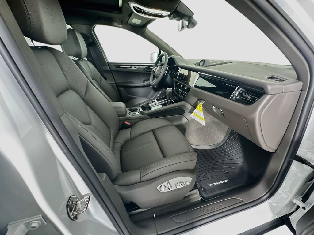 New 2026 Porsche Macan AWD/4WD image 30