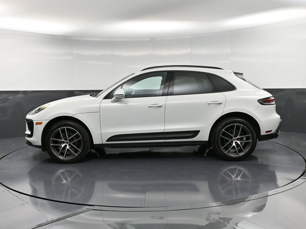 Certified 2023 Porsche Macan Turbo image 2