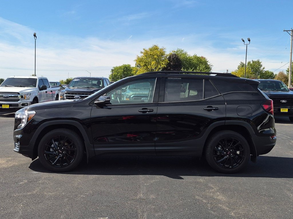 Used 2024 GMC Terrain SLT w/ Infotainment Package II AWD/4WD image 4