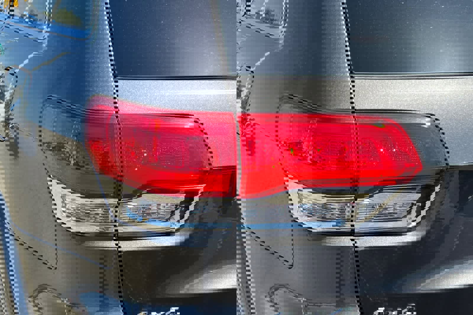 Used 2014 Jeep Grand Cherokee Overland w/ Advanced Technology Group image 20