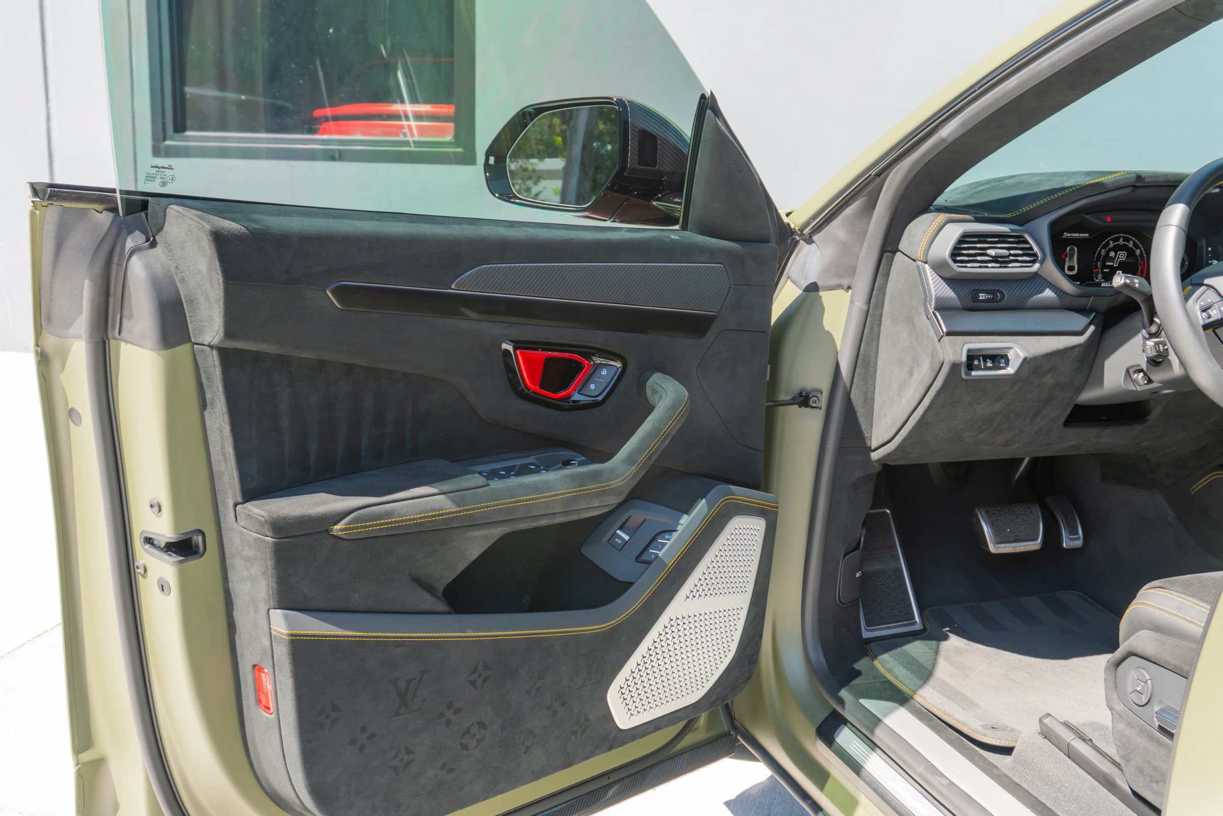 Used 2024 Lamborghini Urus Performante AWD/4WD image 74