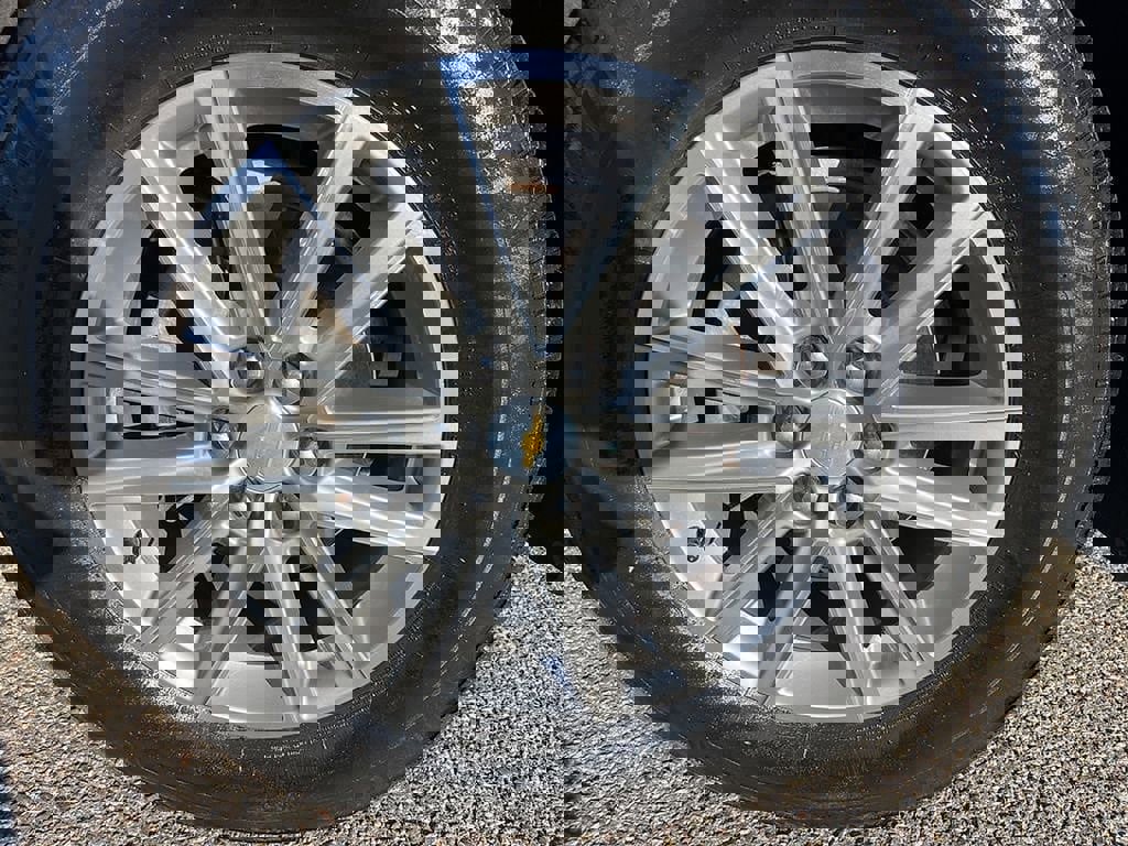 Used 2023 Chevrolet Traverse LT image 12