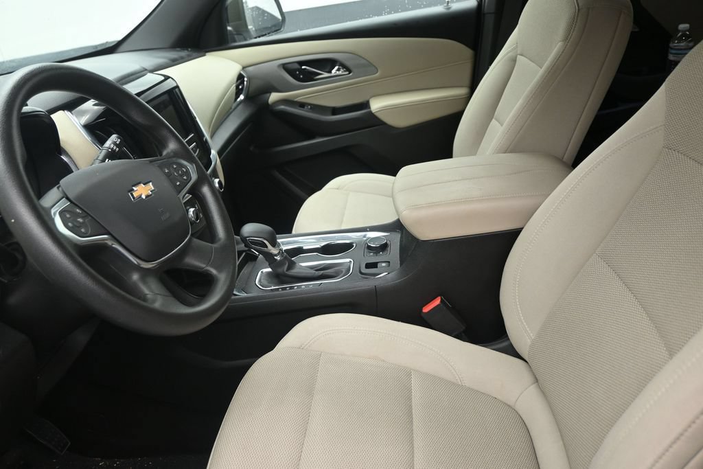 Used 2022 Chevrolet Traverse LS FWD image 12