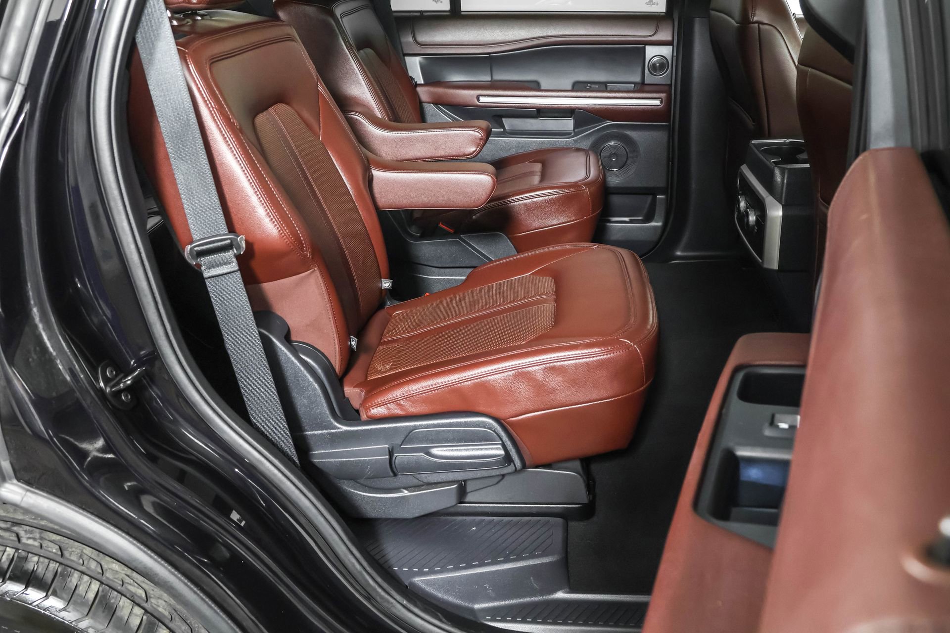 Used 2023 Ford Expedition Limited image 43